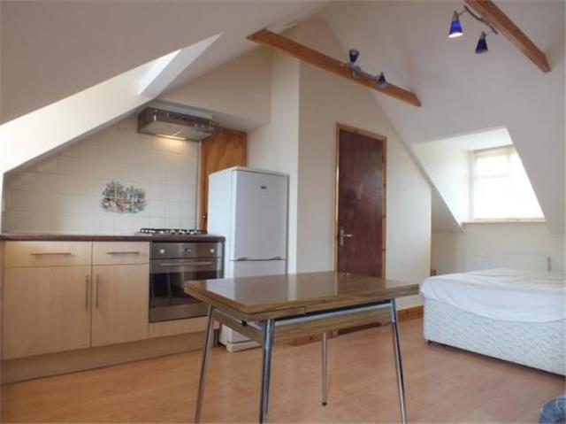  Image of Studio flat to rent in Zinzan Street Reading RG1 at Zinzan Street, Reading, RG1